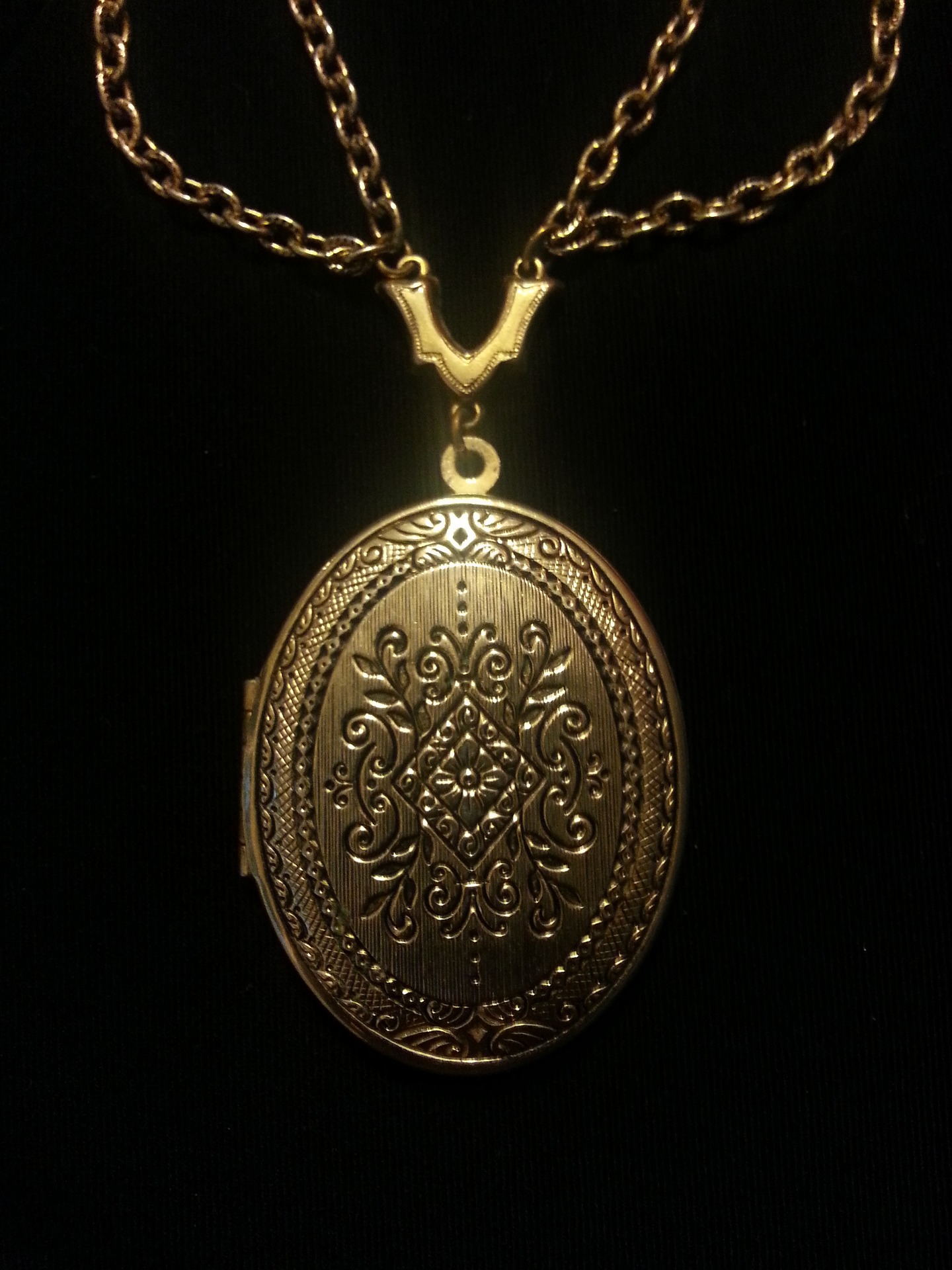 locket necklace

